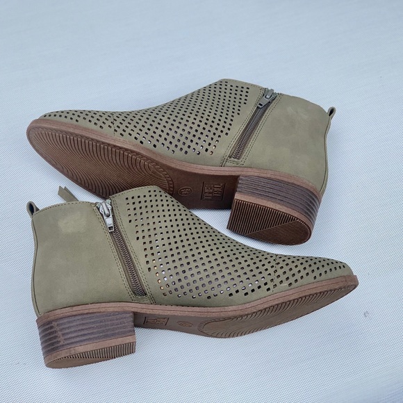 Memory Foam Perforated Women’s Fashion Boots - Picture 2 of 10